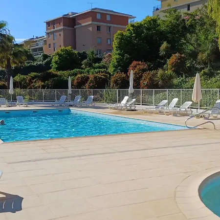 3 Pieces Climatisees Dans Avec Piscine アパート アンティーブ